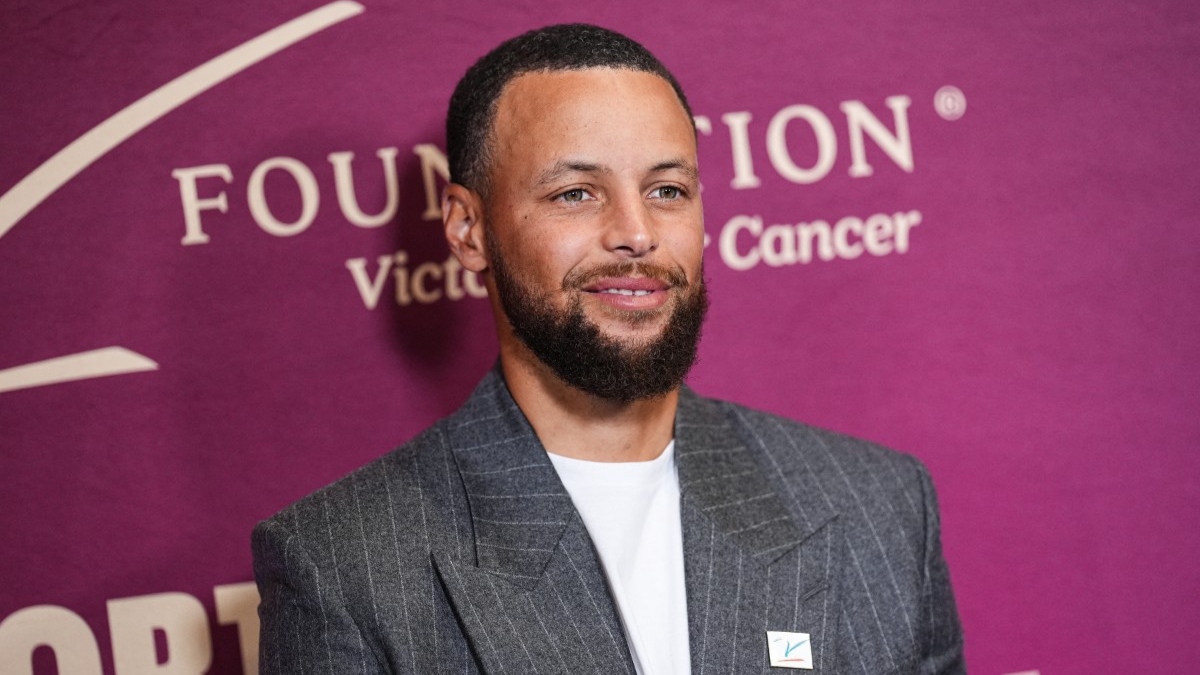 Stephen Curry lidera la lista de jugadores mejor pagados de la NBA.