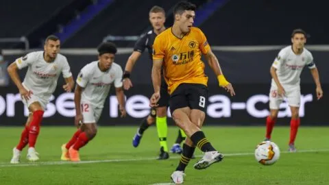 ¡Sí, señor! Raúl Jiménez rescata al Wolverhampton con agónico penalti ante Blackburn