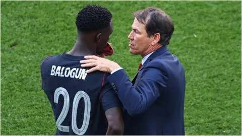 Rudi Garcia defiende a Balogun tras eliminar a Estados Unidos: “Él no tiene la culpa”