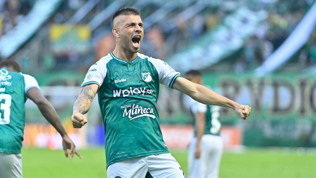 Steven Rodríguez celebrando un gol
