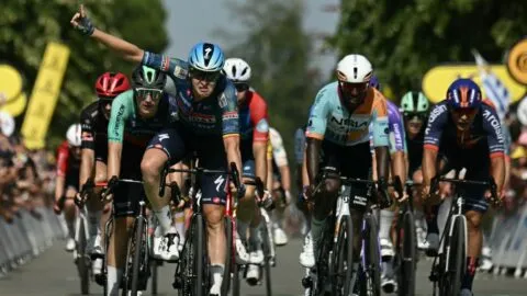 ¡Demoledor sprint! Tim Merlier conquista la etapa 8 del Tour de Francia; Del Toro se mantiene en el top 3