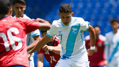Guatemala da pelea con uno menos pero cae ante Costa Rica