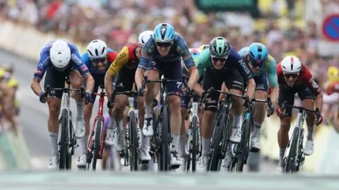 Tim Merlier gana la etapa 12 del Tour de Francia tras un cierre accidentado