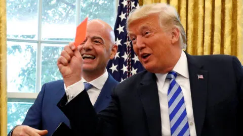 Donald Trump admite que pidió a Gianni Infantino revisar la tarjeta roja de Folarin Balogun