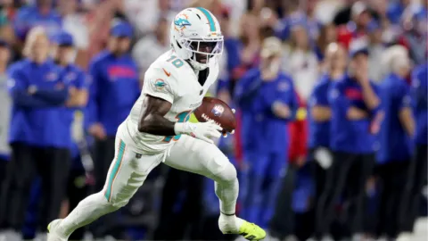 Ponen en duda el regreso de Tyreek Hill tras su lesión de rodilla ¿Se acerca su retiro?