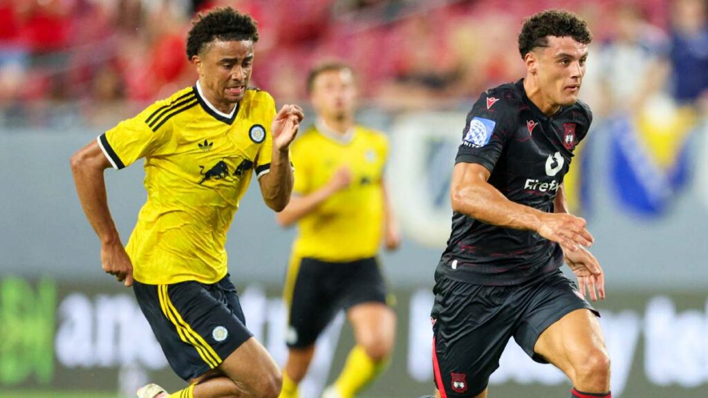Wrexham castiga errores del Leeds y gana en pretemporada