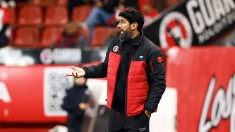 Abreu destaca victoria de Xolos y se adapta a la polémica expulsión de Aguirre