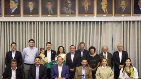 Yon de Luisa recibe homenaje de la FMF por su periodo como presidente