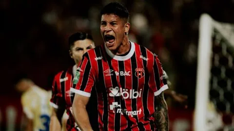 Alexis Gamboa rescata a Alajuelense con un gol agónico ante Escorpiones