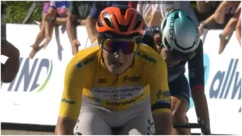 Andrew August reina en la montaña y acaricia la corona del Tour de Chequia