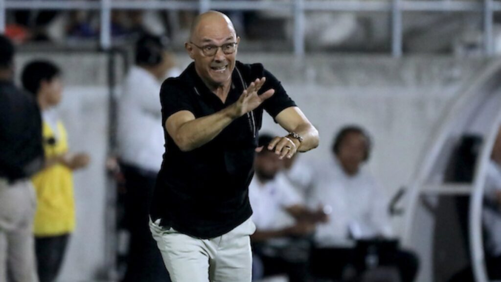 Alfredo Arias deja de ser el DT de Junior de Barranquilla.