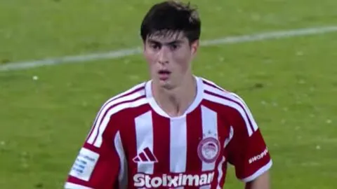 Hormiga González se exige más tras debutar con el Olympiacos: "Lo puedo hacer mucho mejor"