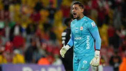 Jean Fernandes, arquero de América, denuncia agresión de un hincha de Santa Fe