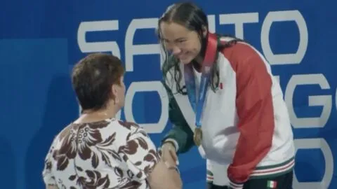 México supera las 100 medallas de oro en Santo Domingo 2026 en las finales de natación