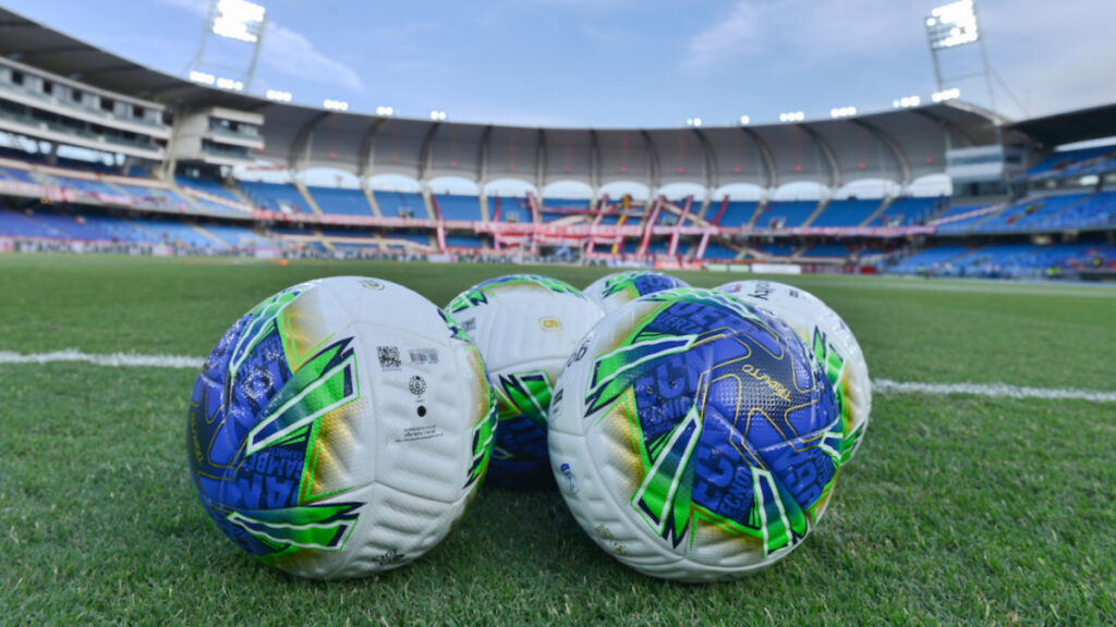 Balones del fútbol colombiano. - Vizzor Image.
