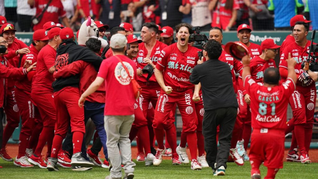 Trevor Bauer festeja tras remontar ante Guerreros de Oaxaca en 2024