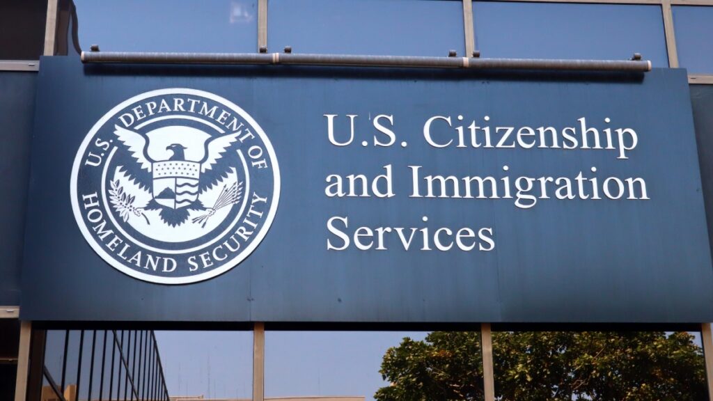 Para obtener beneficios migratorios, el USCIS demanda algunas pautas que cualquier usuario debe cumplir.