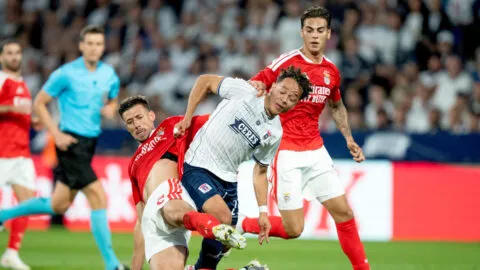 Gianluca Prestianni tiene una noche mágica y Benfica clasifica a la fase de liga en la UEFA Europa League