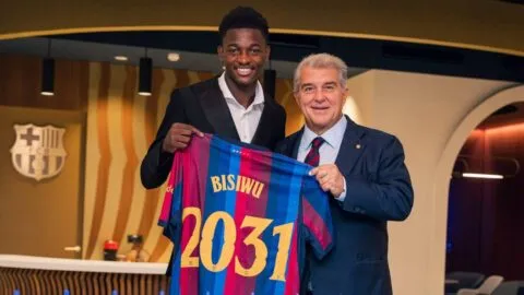 Joan Laporta reaparece tras superar una arritmia y encabeza la presentación de Jesse Bisiwu con el Barcelona