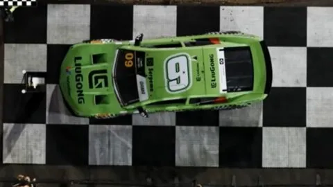 Arthur Gama gana la carrera nocturna de NASCAR Brasil en Cuiabá