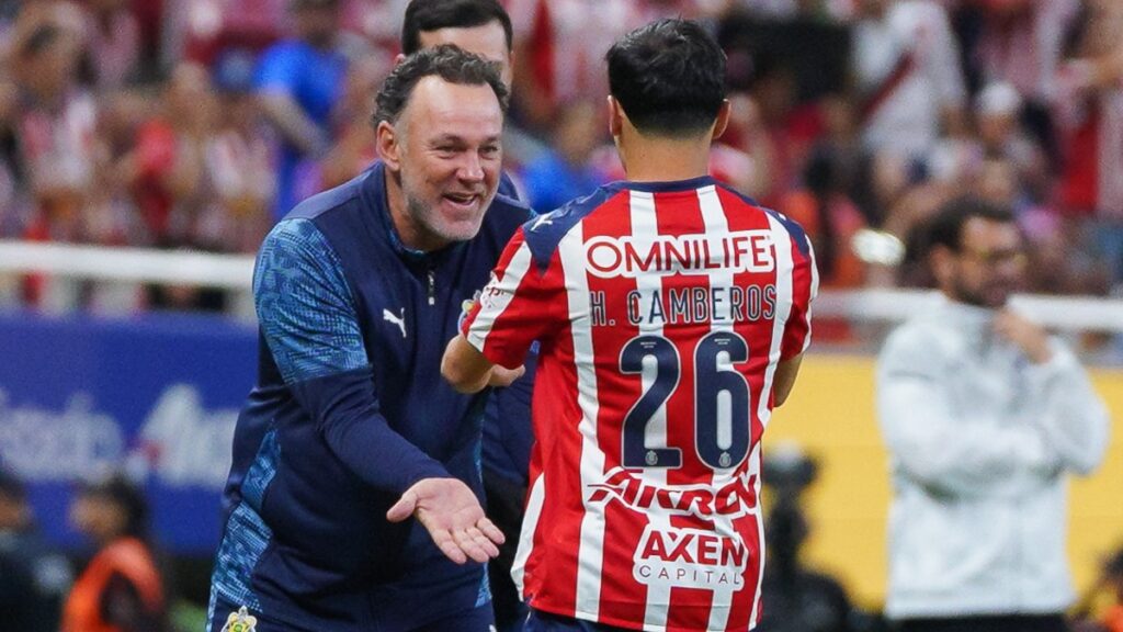 Camberos tiene que pelear por su lugar en Chivas | Imago7