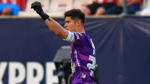 Carlos Moreno hace historia: todos los porteros que han marcado en la Liga MX