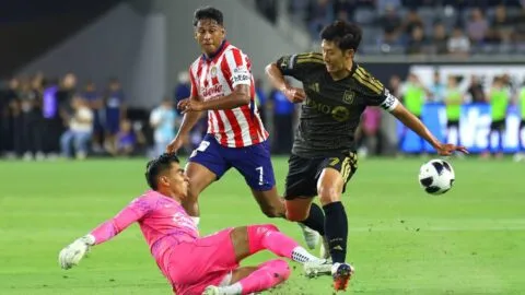 LAFC se queda con el punto extra en penaltis ante Chivas luego de un displicente cobro de Luis Romo