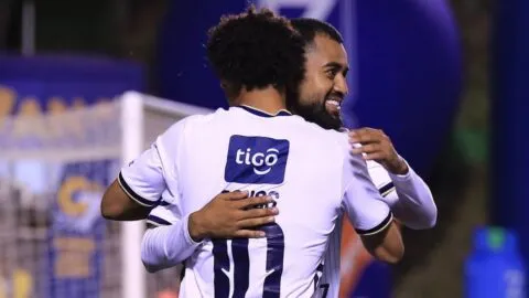 Comunicaciones vuelve al triunfo con goleada y un Bradley imparable ante Malacateco