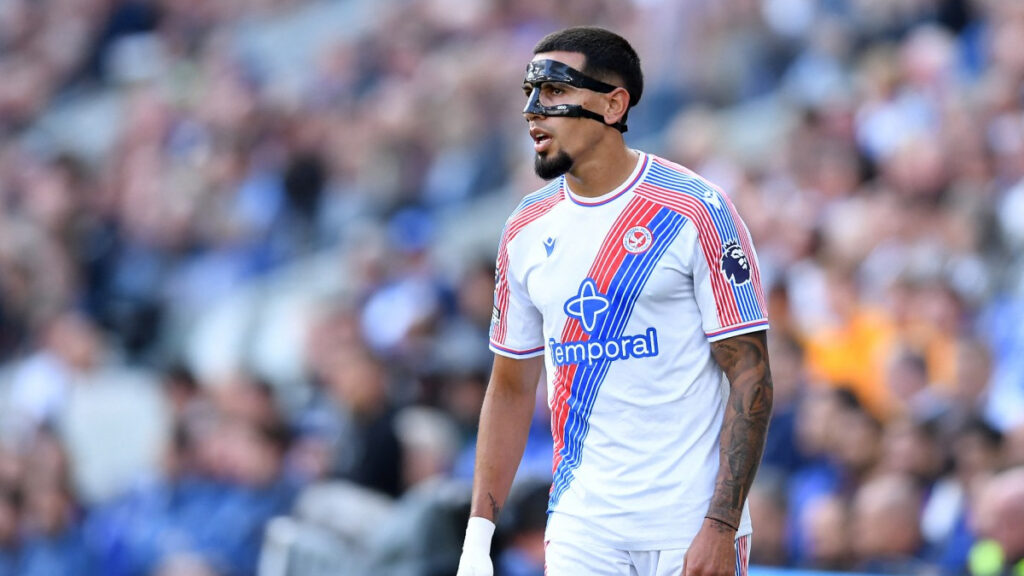 Daniel Muñoz, durante el partido. - Peter Powell, AFP.