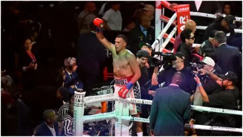Mike Tyson y Roy Jones piden a David Benavidez enfrentar a Oleksandr Usyk en una pelea histórica