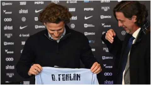 ¡Uruguay presenta a Diego Forlán como técnico de la Celeste! El entrenador le abre la puerta a Luis Suárez