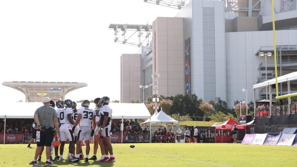 Novatos y agentes libres deberán decidir seguir en la NFL o volver a la universidad
