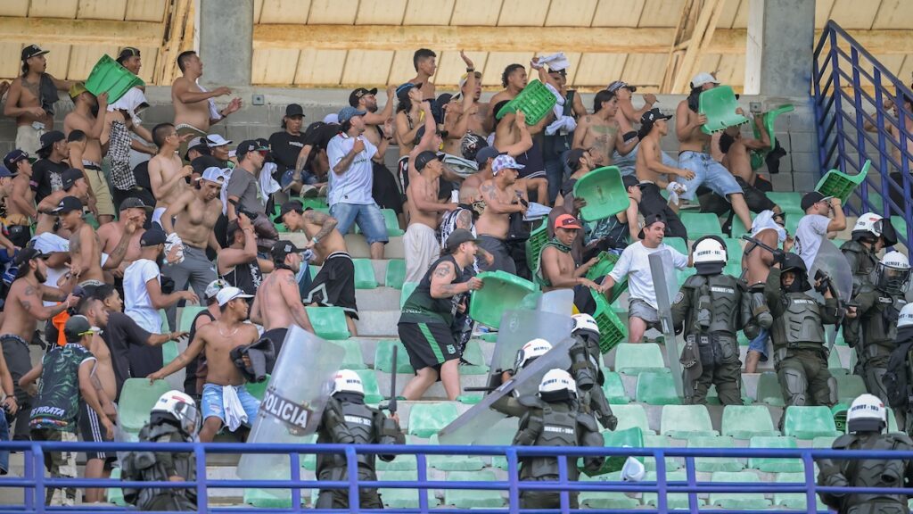 Disturbios hinchas Nacional ante Jaguares