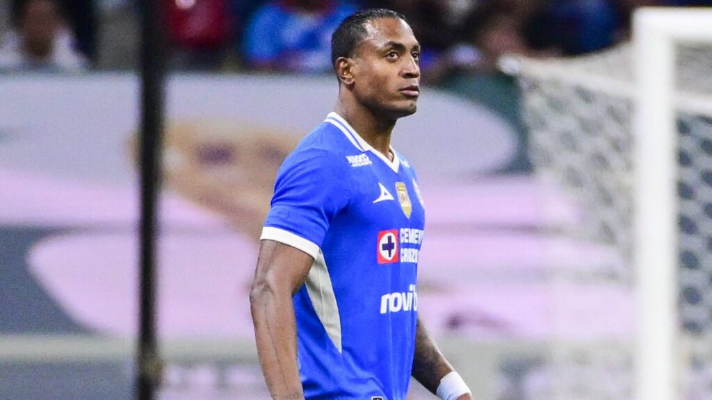 Willer Ditta durante el partido entre Cruz Azul y Atlante del Apertura 2026