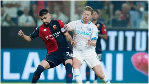 ¡Un error de Johan Vásquez condena al Genoa en su debut en la Serie A ante el Napoli!