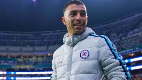 Erik Lira vuelve a quedar fuera: Cruz Azul le abre espacio para definir su futuro en Europa