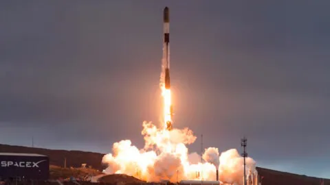 SpaceX hace historia: dos lanzamientos en menos de 40 minutos