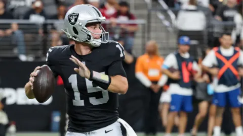 Cómo los Raiders desmantelaron su QB para abrirle el trono a Fernando Mendoza
