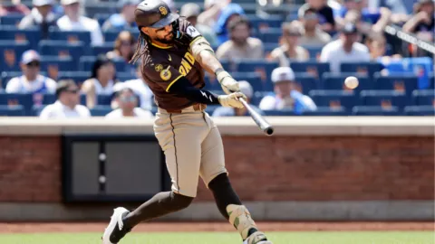 Fernando Tatis Jr. recupera su brillo tras un arranque lento con el madero.