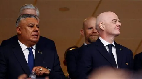 La AFA desafía la tormenta en FIFA y respalda con todo a Gianni Infantino