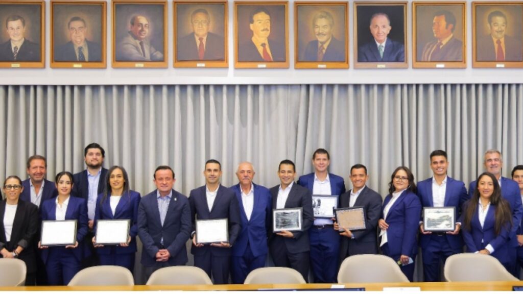 La FMF entrega reconocimientos a Katia Itzel, César Ramos y a los árbitros mundialistas