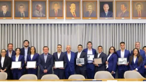 La FMF entrega reconocimientos a Katia Itzel, César Ramos y a los árbitros mundialistas