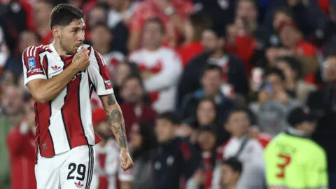 Dolor de Cabeza para Eduardo Coudet en River Plate: Gonzalo Montiel no jugará ante Santa Fe