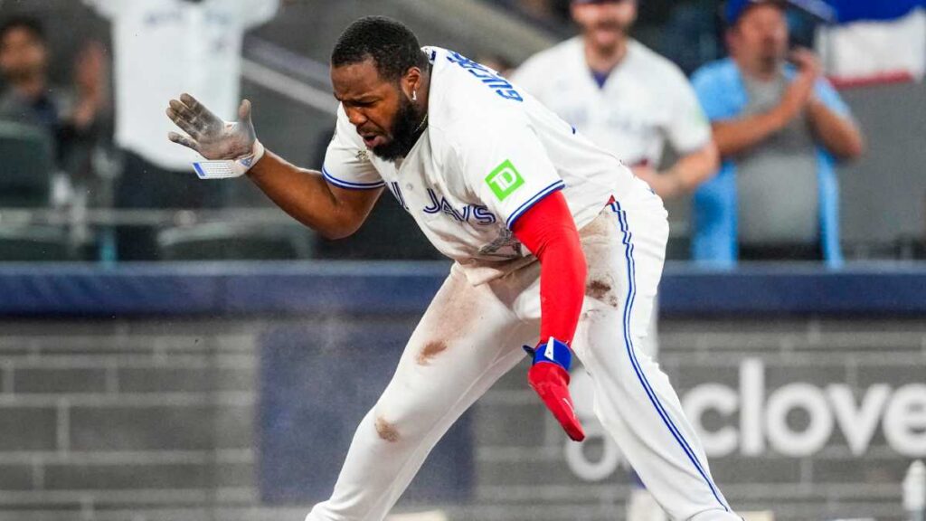 Vladimir Guerrero Jr. entra al protocolo por conmoción tras choque