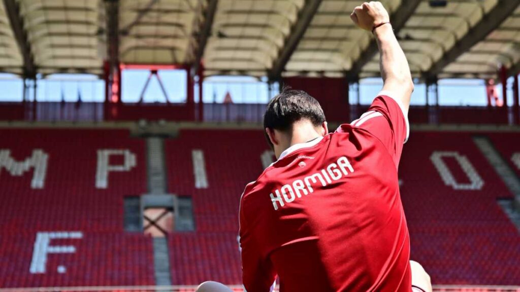 ¿Cuándo debuta Armando 'Hormiga' González con el Olympiacos de Grecia?