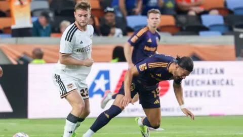 ¡Amargo debut del Chucky! LA Galaxy cae en su visita al Houston Dynamo, en presentación de Lozano
