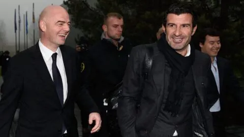 Luis Figo pide la salida de Gianni Infantino: "No es demasiado tarde para salvar al fútbol"