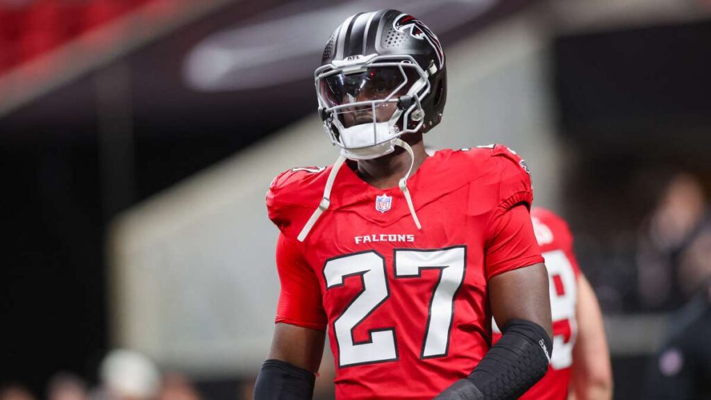 Golpe para Falcons: James Pearce es suspendido por ocho partidos