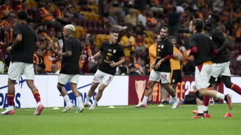¡Lindo gesto! Jugadores del Galatasaray lucen camiseta en honor a las víctimas del terremoto en Colombia