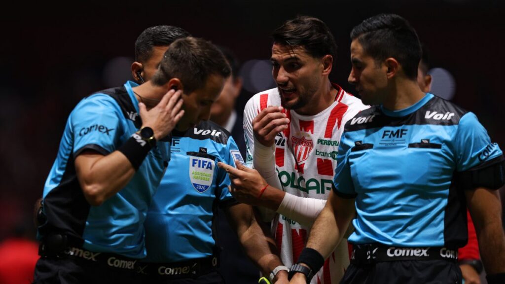Julián Carranza se fue expulsado en el descanso